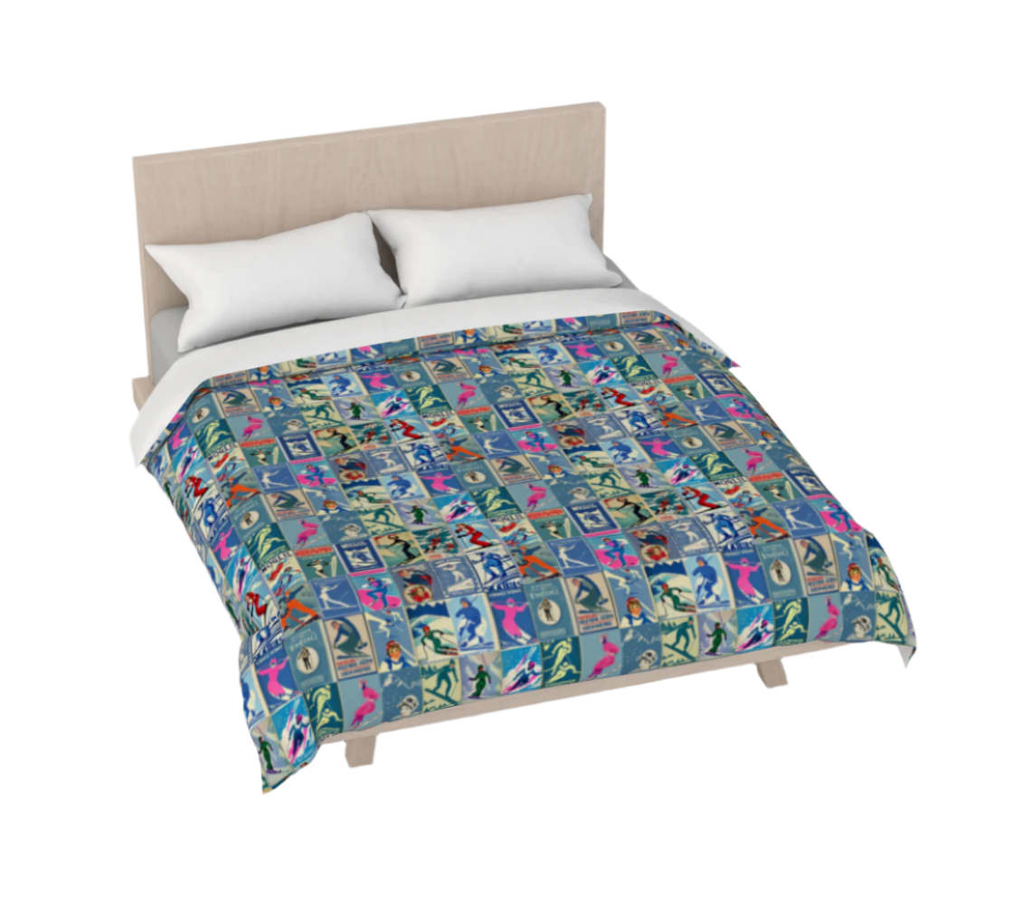 Housse de couette au style vintage Femme Ski en bleu Art Collage pour le plus agréable des sommeils. Fabriqué en 100% coton de qualité au Canada