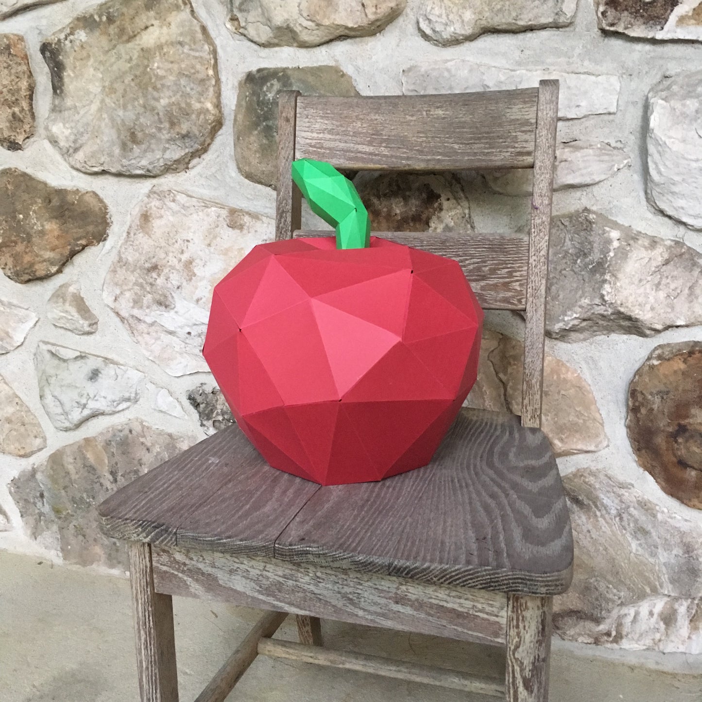 Sac surprise sur le thème de la Pomme. Contient une variété d'articles sur le thème des pommes ! Un mélange d'articles faits main et sélectionnés avec soin.