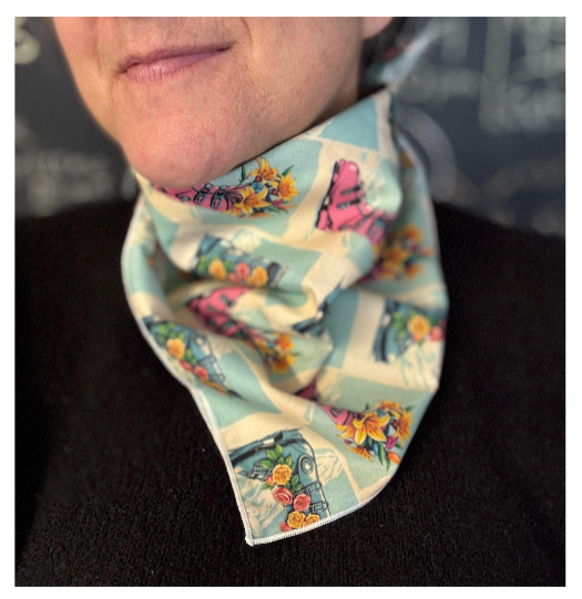 Scarf in smooth silk cotton with Spring Boot flower vase in pastel