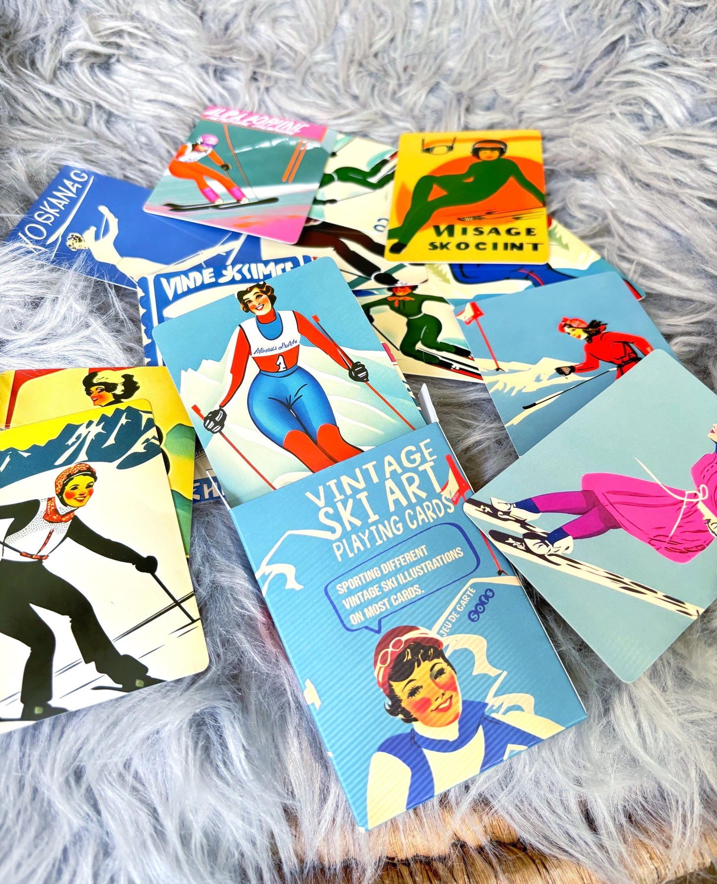 Le jeu de cartes le plus cool au style vintage Ski Ladies. Différents graphismes Ski Art jeu de cartes cadeau pour les amateurs de ski